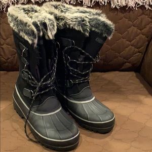 Snow boots